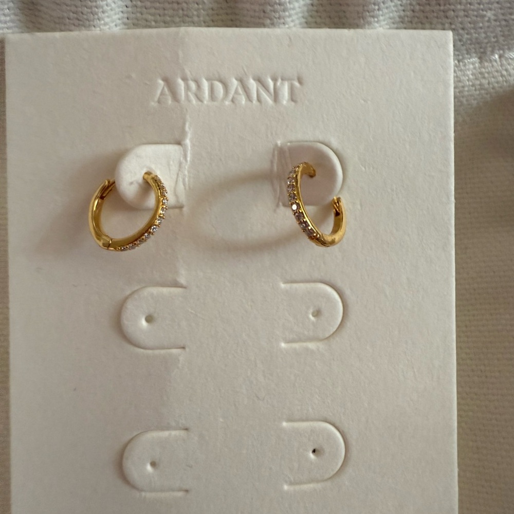 New Ardant Pavé Fire Moissanite Huggie Hoops Earring 18K Gold Vermeil & Silver - Picture 4 of 8